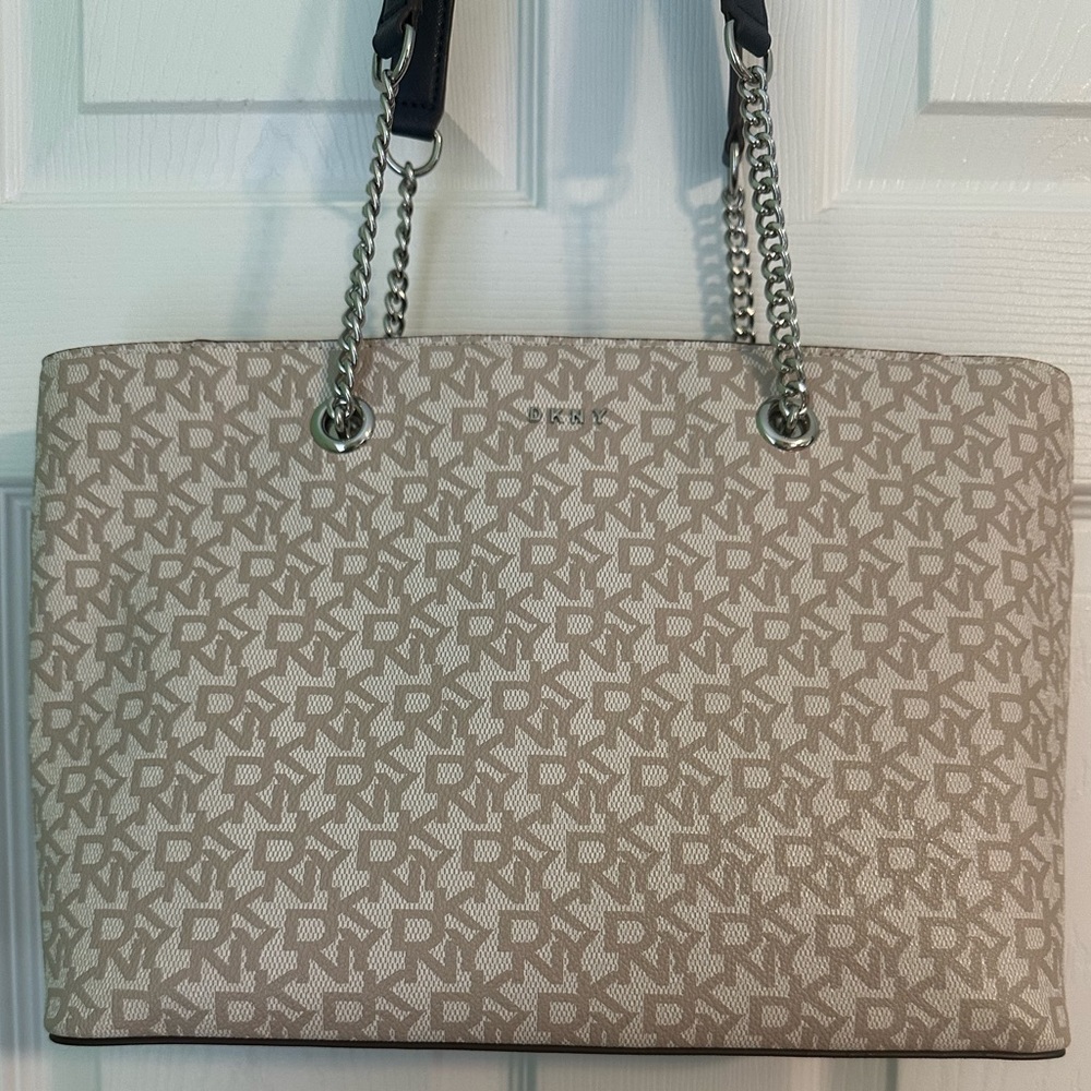 NWOT DKNY TOTE TAN, WHITE AND BLUE